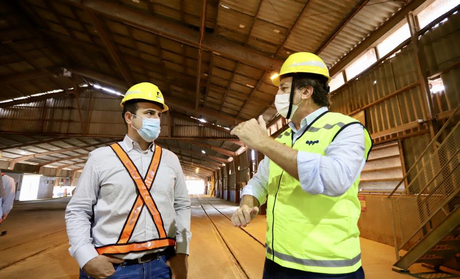 Grupo no Porto de Paranaguá